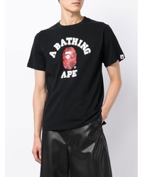 schwarzes bedrucktes T-Shirt mit einem Rundhalsausschnitt von A Bathing Ape