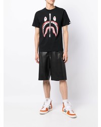 schwarzes bedrucktes T-Shirt mit einem Rundhalsausschnitt von A Bathing Ape