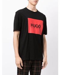 schwarzes bedrucktes T-Shirt mit einem Rundhalsausschnitt von Hugo