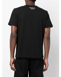 schwarzes bedrucktes T-Shirt mit einem Rundhalsausschnitt von Sacai