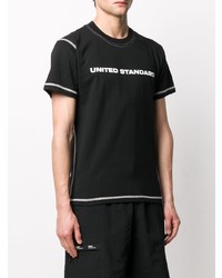 schwarzes bedrucktes T-Shirt mit einem Rundhalsausschnitt von United Standard