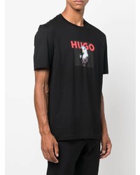 schwarzes bedrucktes T-Shirt mit einem Rundhalsausschnitt von Hugo