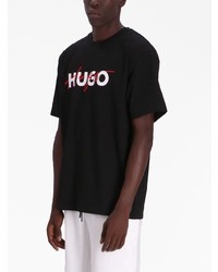 schwarzes bedrucktes T-Shirt mit einem Rundhalsausschnitt von Hugo