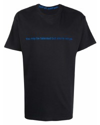 schwarzes bedrucktes T-Shirt mit einem Rundhalsausschnitt von F.A.M.T.