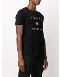 schwarzes bedrucktes T-Shirt mit einem Rundhalsausschnitt von Tommy Hilfiger