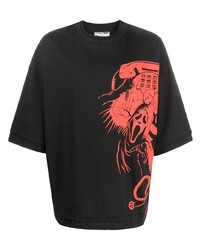 schwarzes bedrucktes T-Shirt mit einem Rundhalsausschnitt von Formy Studio