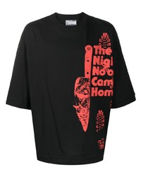 schwarzes bedrucktes T-Shirt mit einem Rundhalsausschnitt von Formy Studio