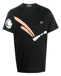 schwarzes bedrucktes T-Shirt mit einem Rundhalsausschnitt von Fred Perry