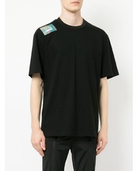 schwarzes bedrucktes T-Shirt mit einem Rundhalsausschnitt von 99% Is