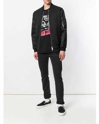 schwarzes bedrucktes T-Shirt mit einem Rundhalsausschnitt von Boy London