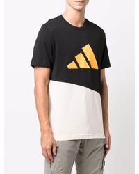 schwarzes bedrucktes T-Shirt mit einem Rundhalsausschnitt von adidas