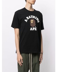 schwarzes bedrucktes T-Shirt mit einem Rundhalsausschnitt von A Bathing Ape