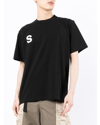 schwarzes bedrucktes T-Shirt mit einem Rundhalsausschnitt von Sacai