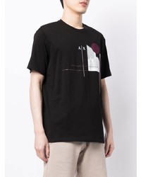 schwarzes bedrucktes T-Shirt mit einem Rundhalsausschnitt von Armani Exchange