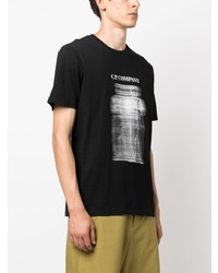 schwarzes bedrucktes T-Shirt mit einem Rundhalsausschnitt von C.P. Company