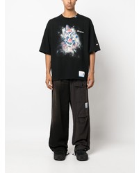 schwarzes bedrucktes T-Shirt mit einem Rundhalsausschnitt von Maison Mihara Yasuhiro