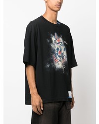 schwarzes bedrucktes T-Shirt mit einem Rundhalsausschnitt von Maison Mihara Yasuhiro