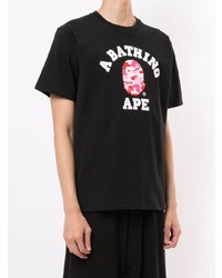 schwarzes bedrucktes T-Shirt mit einem Rundhalsausschnitt von A Bathing Ape