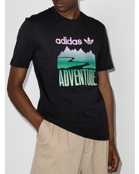 schwarzes bedrucktes T-Shirt mit einem Rundhalsausschnitt von adidas