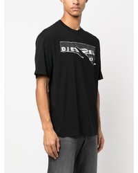 schwarzes bedrucktes T-Shirt mit einem Rundhalsausschnitt von Diesel