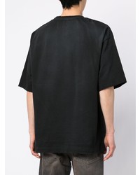 schwarzes bedrucktes T-Shirt mit einem Rundhalsausschnitt von Maison Mihara Yasuhiro