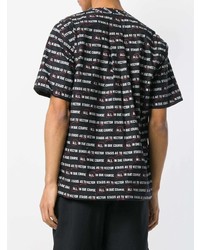 schwarzes bedrucktes T-Shirt mit einem Rundhalsausschnitt von Sacai