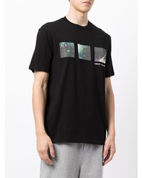 schwarzes bedrucktes T-Shirt mit einem Rundhalsausschnitt von Armani Exchange