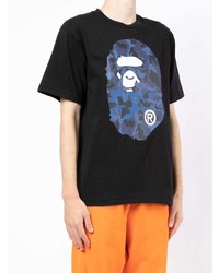 schwarzes bedrucktes T-Shirt mit einem Rundhalsausschnitt von A Bathing Ape