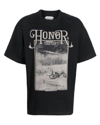 schwarzes bedrucktes T-Shirt mit einem Rundhalsausschnitt von HONOR THE GIFT