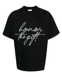 schwarzes bedrucktes T-Shirt mit einem Rundhalsausschnitt von HONOR THE GIFT