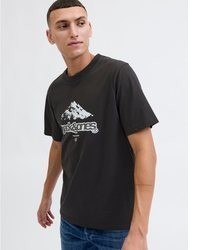 schwarzes bedrucktes T-Shirt mit einem Rundhalsausschnitt von Jack & Jones