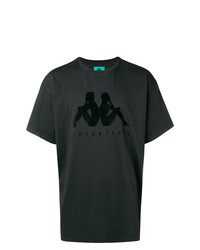 schwarzes bedrucktes T-Shirt mit einem Rundhalsausschnitt von Kappa