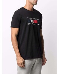 schwarzes bedrucktes T-Shirt mit einem Rundhalsausschnitt von Tommy Hilfiger