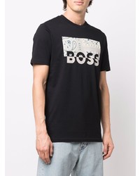 schwarzes bedrucktes T-Shirt mit einem Rundhalsausschnitt von BOSS