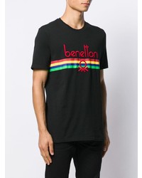 schwarzes bedrucktes T-Shirt mit einem Rundhalsausschnitt von Benetton