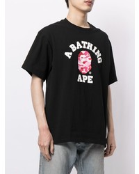 schwarzes bedrucktes T-Shirt mit einem Rundhalsausschnitt von A Bathing Ape