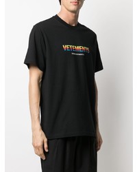 schwarzes bedrucktes T-Shirt mit einem Rundhalsausschnitt von Vetements