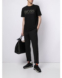 schwarzes bedrucktes T-Shirt mit einem Rundhalsausschnitt von BOSS