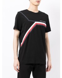 schwarzes bedrucktes T-Shirt mit einem Rundhalsausschnitt von Tommy Hilfiger