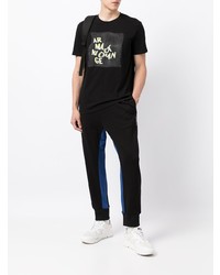 schwarzes bedrucktes T-Shirt mit einem Rundhalsausschnitt von Armani Exchange