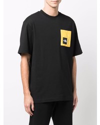 schwarzes bedrucktes T-Shirt mit einem Rundhalsausschnitt von The North Face