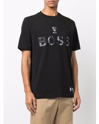 schwarzes bedrucktes T-Shirt mit einem Rundhalsausschnitt von BOSS