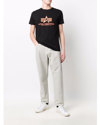 schwarzes bedrucktes T-Shirt mit einem Rundhalsausschnitt von Alpha Industries