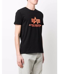 schwarzes bedrucktes T-Shirt mit einem Rundhalsausschnitt von Alpha Industries