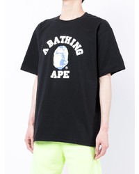 schwarzes bedrucktes T-Shirt mit einem Rundhalsausschnitt von A Bathing Ape