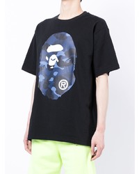 schwarzes bedrucktes T-Shirt mit einem Rundhalsausschnitt von A Bathing Ape