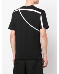 schwarzes bedrucktes T-Shirt mit einem Rundhalsausschnitt von McQ