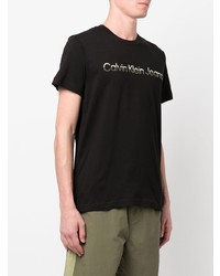 schwarzes bedrucktes T-Shirt mit einem Rundhalsausschnitt von Calvin Klein Jeans