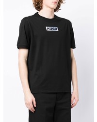 schwarzes bedrucktes T-Shirt mit einem Rundhalsausschnitt von Hugo