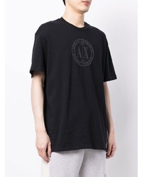 schwarzes bedrucktes T-Shirt mit einem Rundhalsausschnitt von Armani Exchange